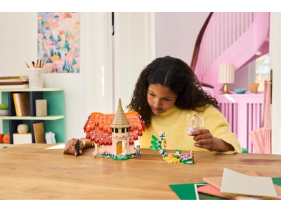 LEGO Glinda en Elphaba bezoeken Munchkinland (75690)