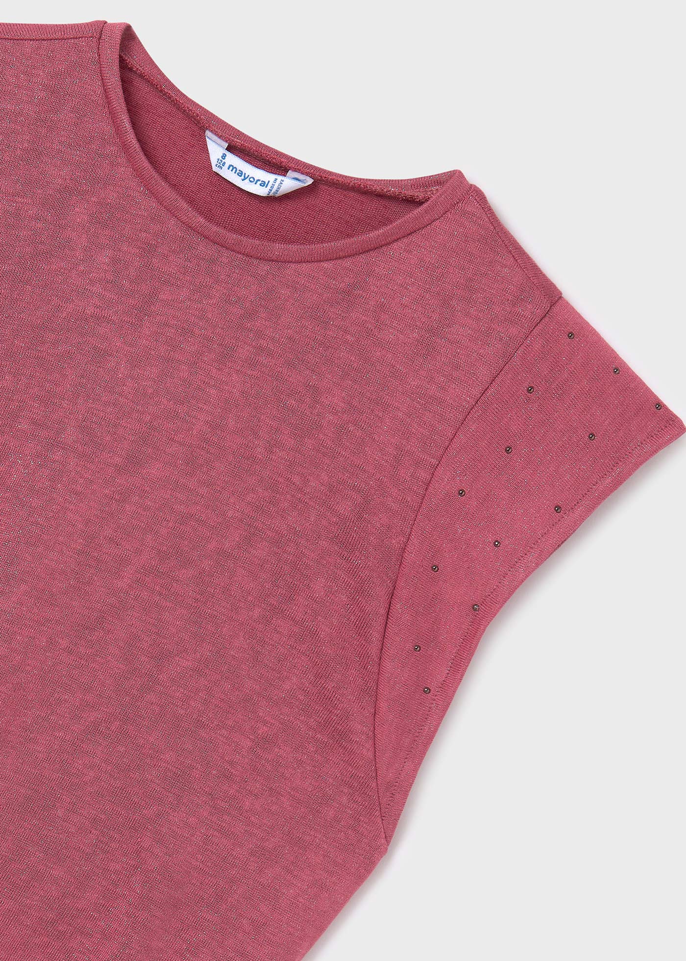Camiseta feminina com tachas