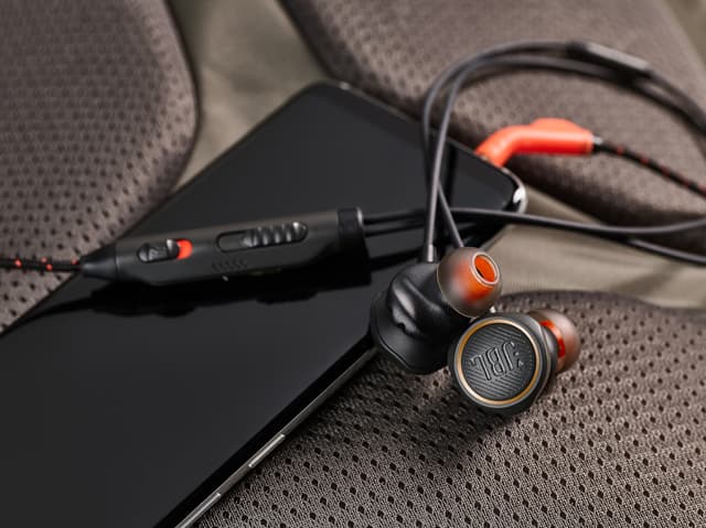 JBL Quantum 50 in-ear gaming headset (sort)