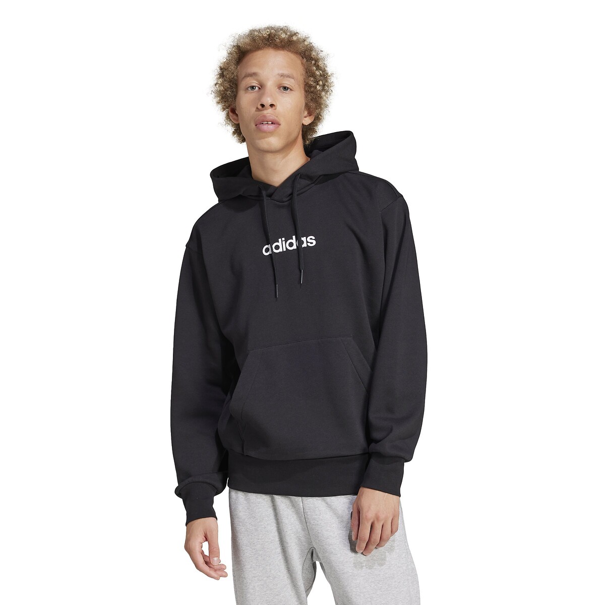 Roupas esportivas Adidas<br>Moletom essencial com capuz e forro de lã