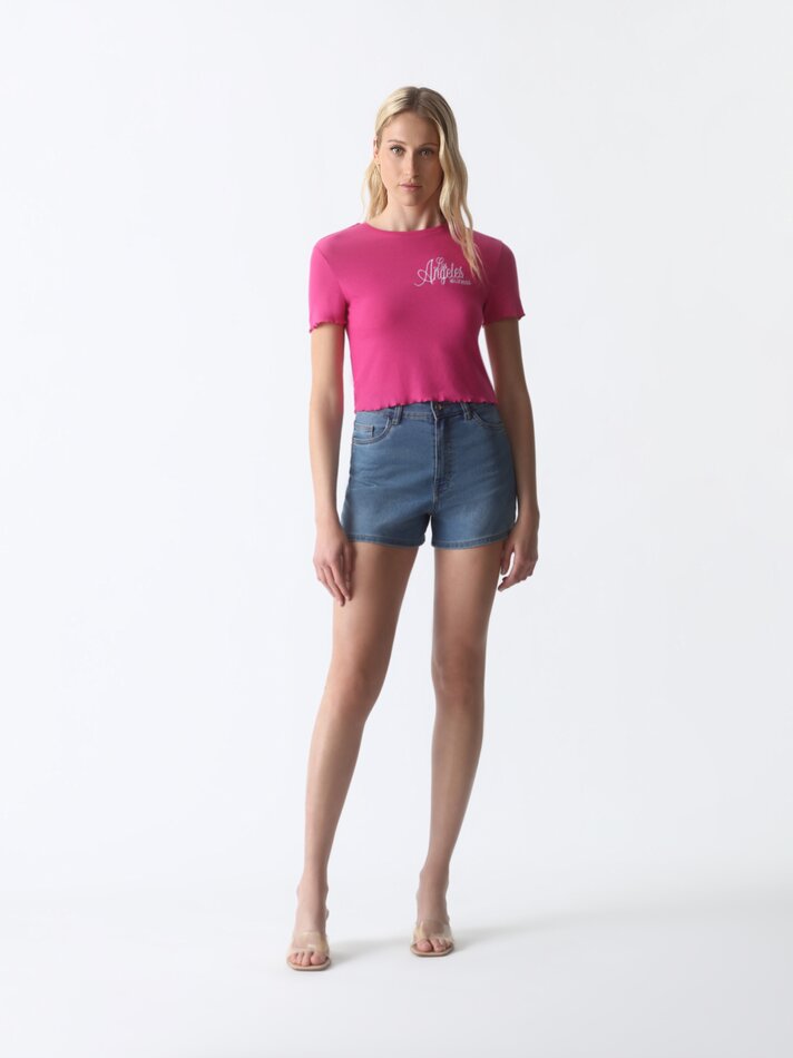 Camiseta cropped com bordado - Fúcsia