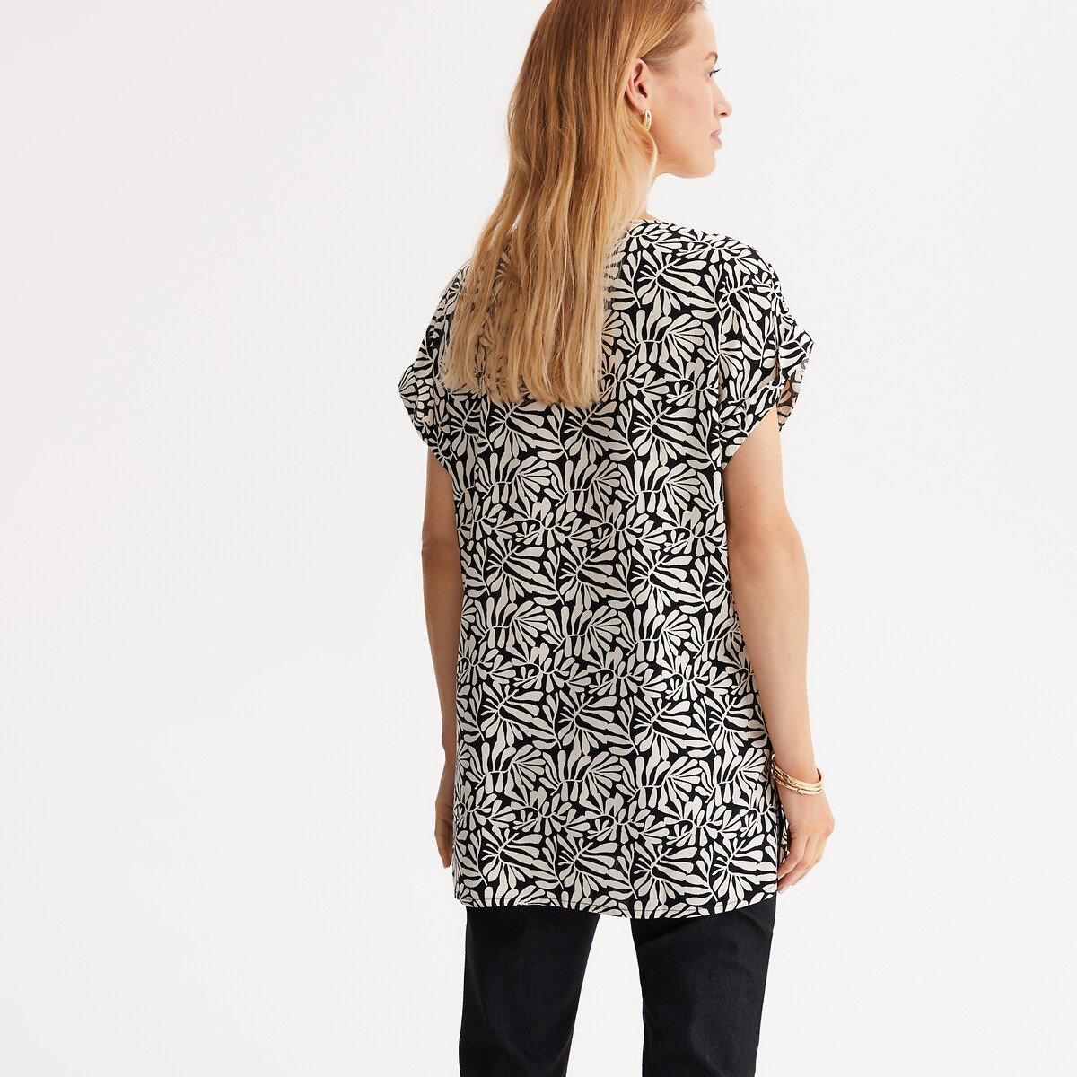 ANNE WEYBURN<br>Blusa com gola redonda e estampa gráfica, mangas curtas