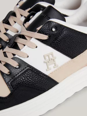 Tênis de basquete premium com textura contrastante