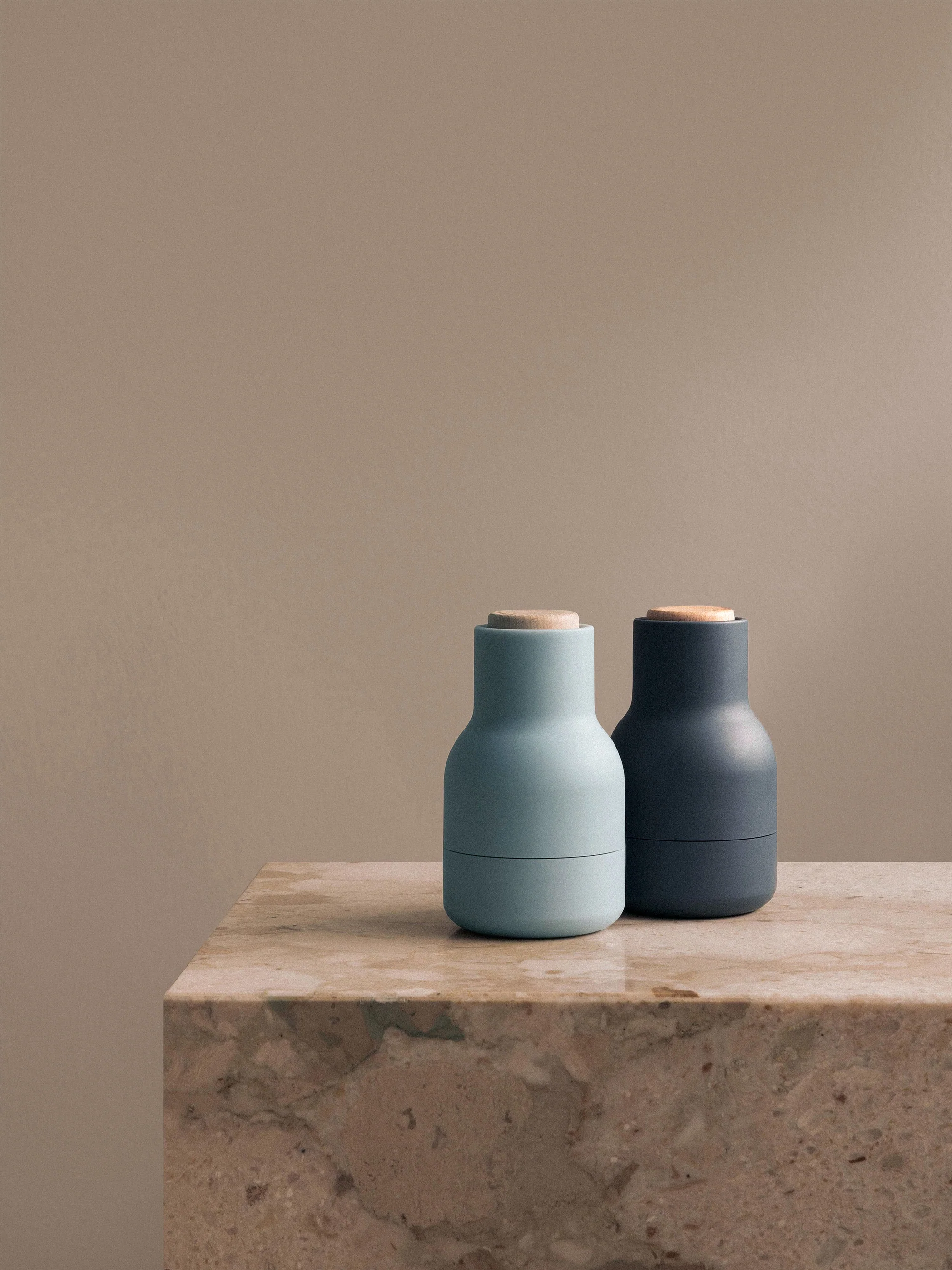Kleine zout- en pepermolen Bottle Grinder met beukenhouten deksel, 2-delig
