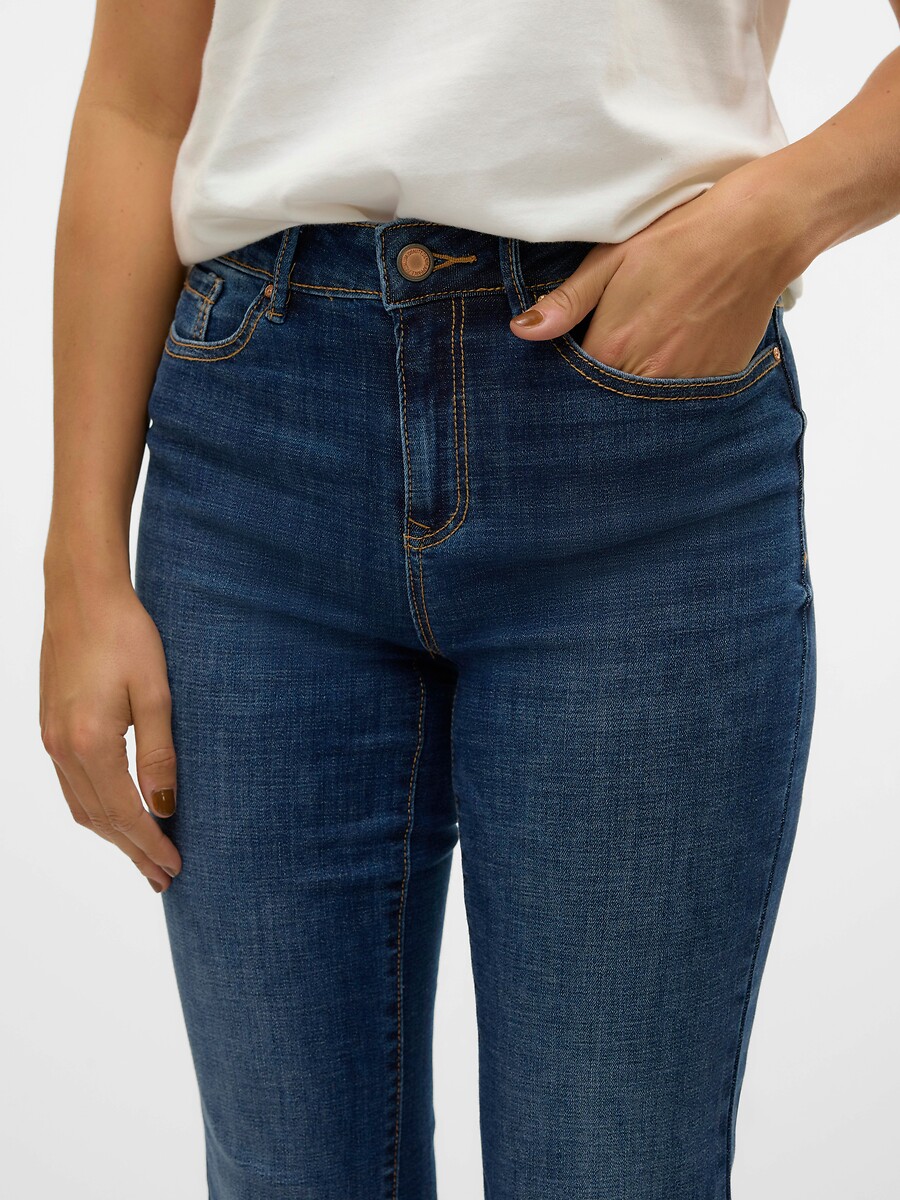 VERO MODA<br>Calça jeans reta, cintura padrão