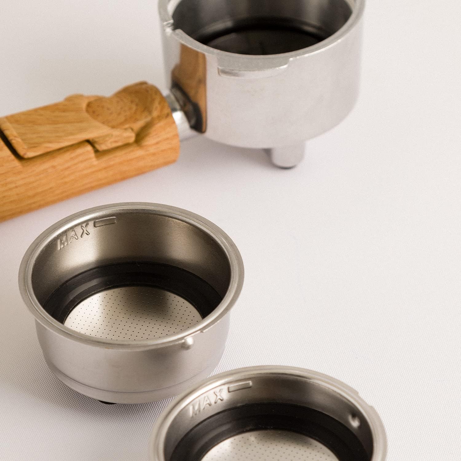 CREATE / THERA MATT RETRO/Espressomaschine Cremeweiß Matt und Holz/Halbautomatisch, mit einer 15 bar Druckpumpe und 1100W, 1,25L Wasserbehälter, für gemahlenen Kaffee, 55 mm. ESE- Pads