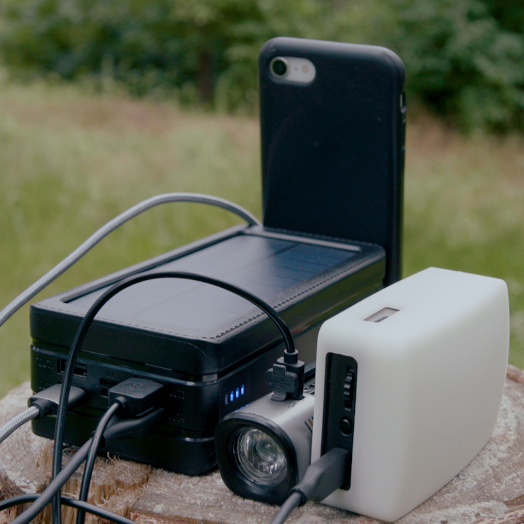 50000mAh 4x USB A Powerbank Outdoor Solar Taschen Lampe mit 32 LED's -  Schwarz