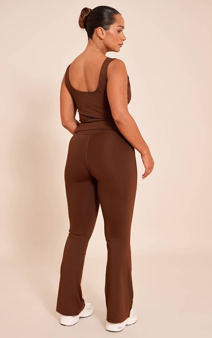 Chocolat Pantalon Large Sculptant À Jambe Évasée Avec Devant Cache-cœur En V Shape