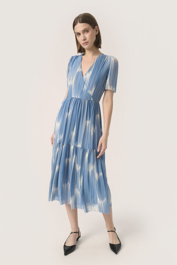 Soaked in Luxury SLAldora Nora Dress Blue scattered print