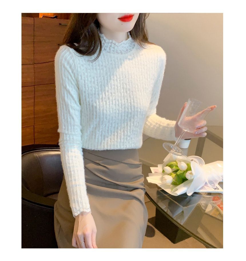 Essere - Blouse met lange mouwen en hoge hals en kant