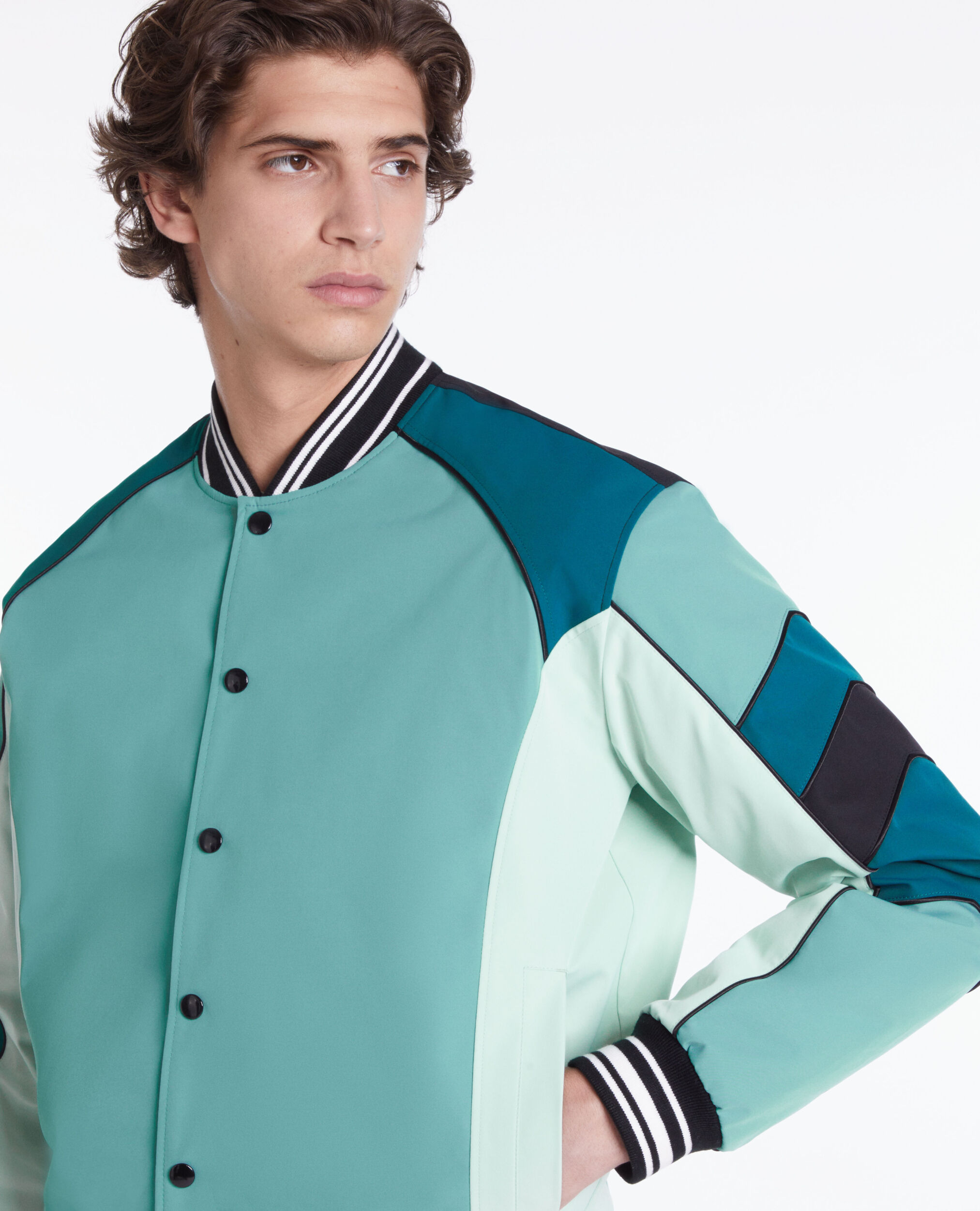 Blouson bleu et vert avec patchwork