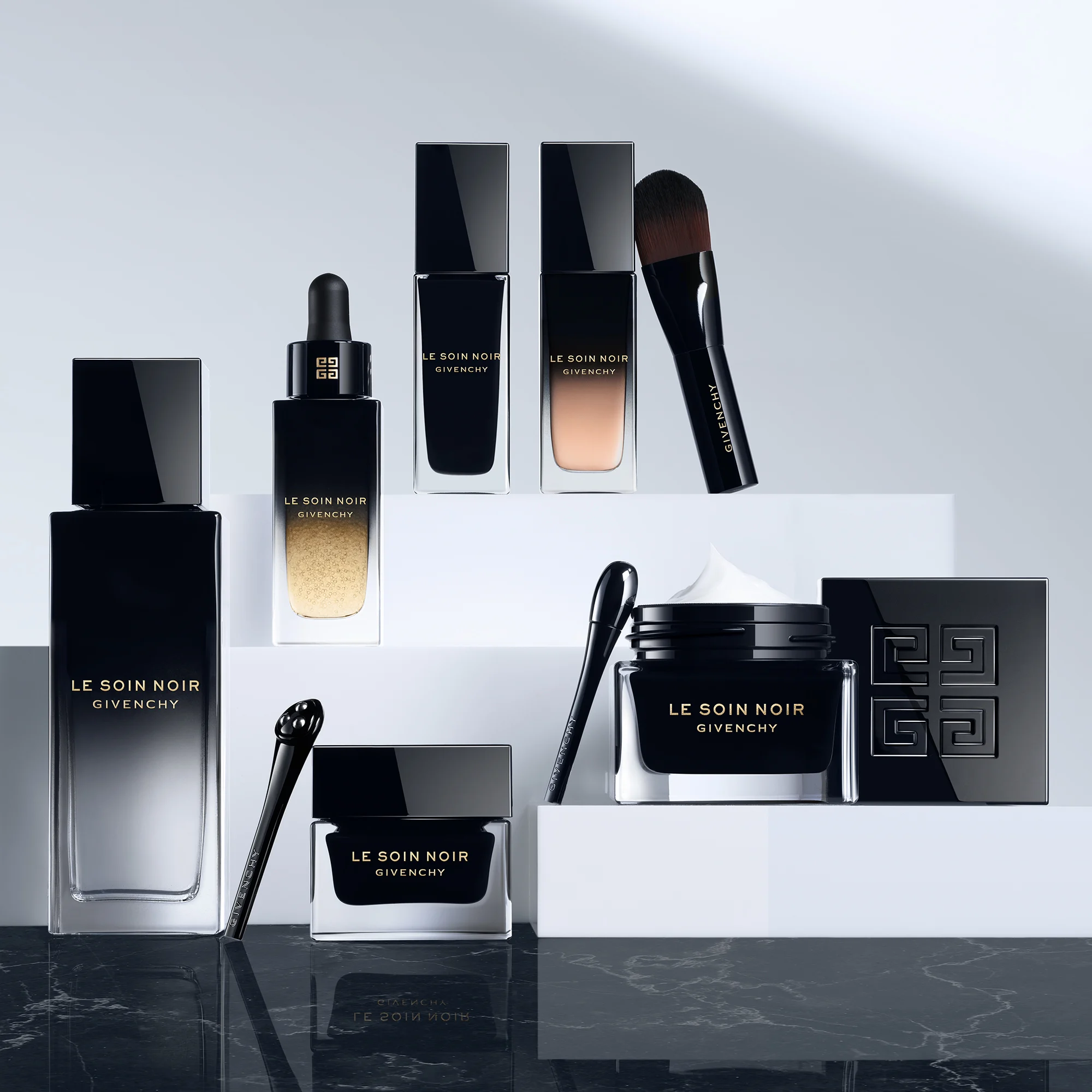 Le Soin Noir Fond de Teint Sérum |- N40