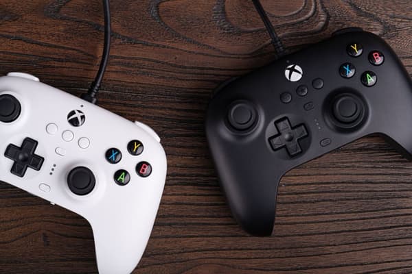 8Bitdo Ultimate Wired Controller - Hall Edition trådløs spillkontroll, hvit, Xbox/PC