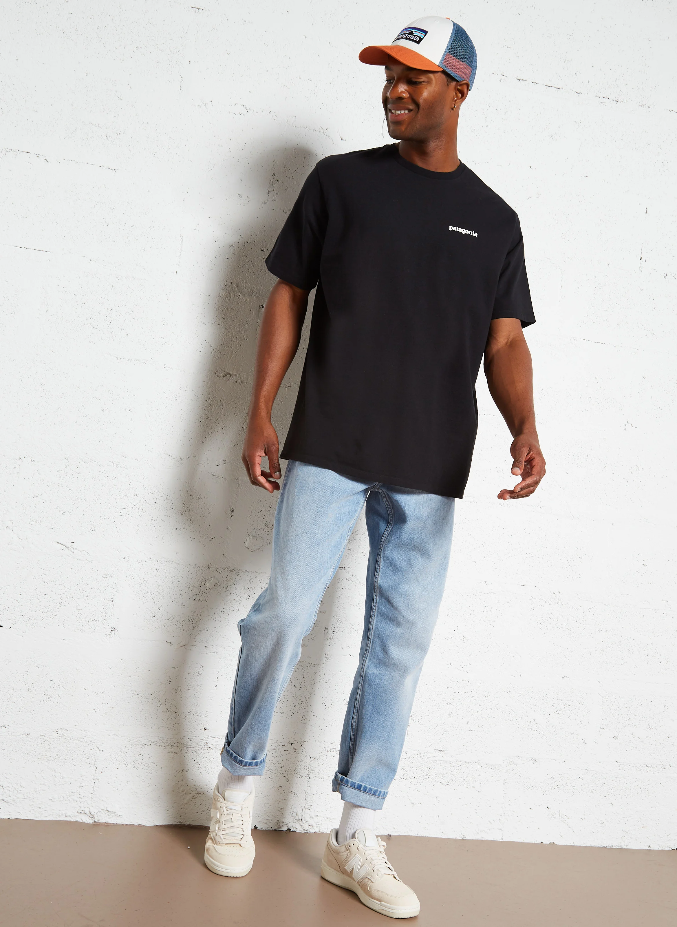 Tee-shirt col rond regular-fit sérigraphié en coton mélangé | Noir