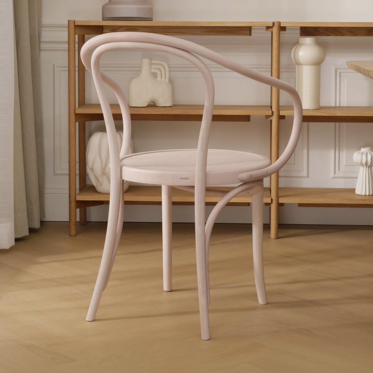 Houten eetkamerstoel met armleuningen Venice No. 9 whitewash
