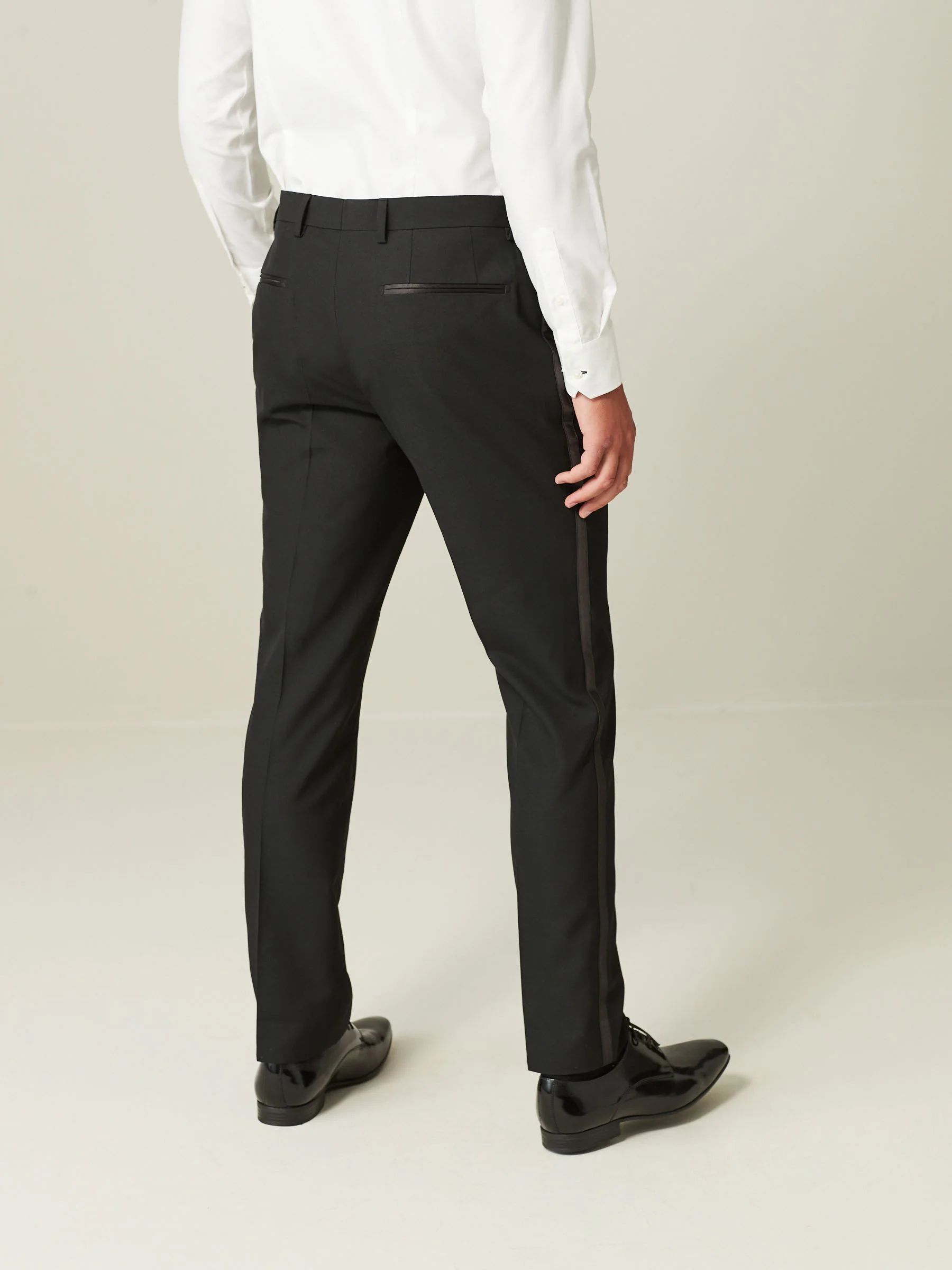 Zwart met bies - Tailored fit - Pantalon in smokingstijl