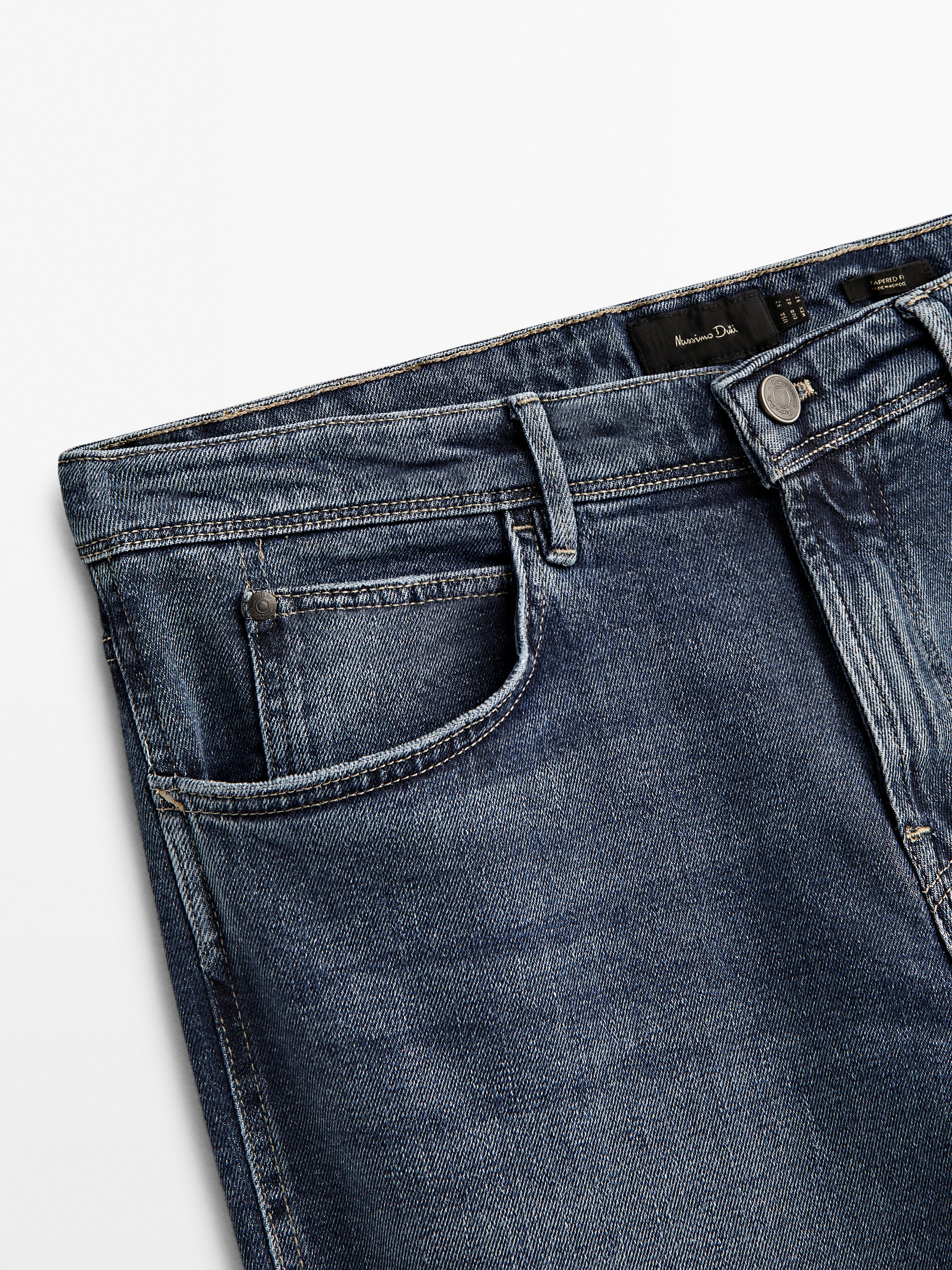 Calça jeans estonada com modelagem afunilada - INDIGO