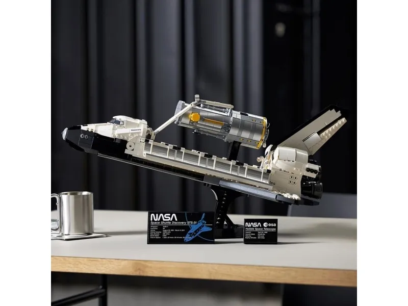 LEGO Creator Expert 10283 NASA Space Shuttle Discovery