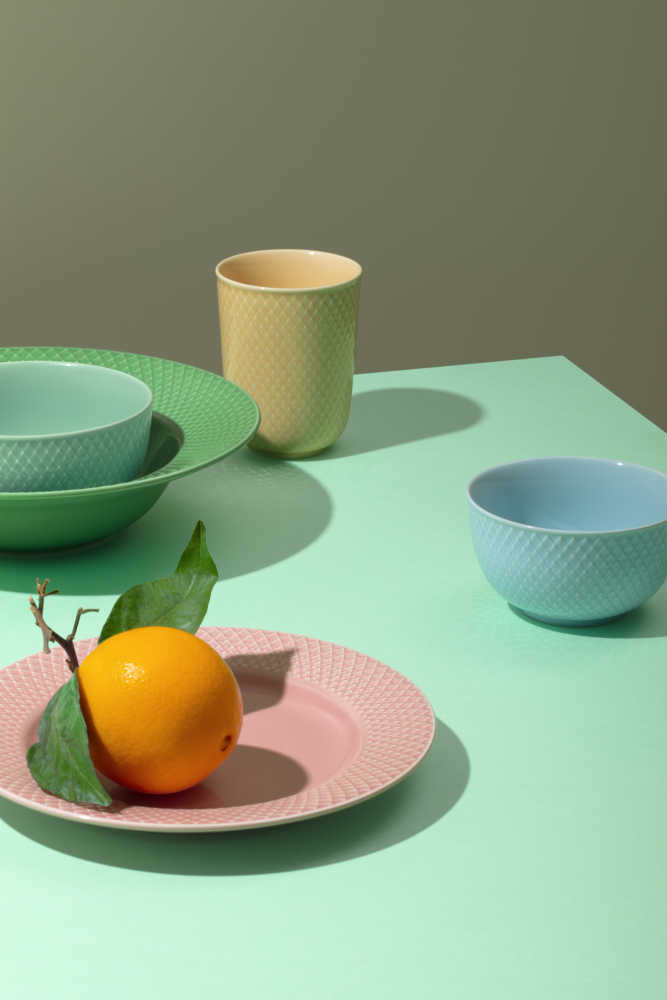 Lyngby Porcelæn  Rhombe Color frokosttallerken, rosa - Ø: 21 cm.
