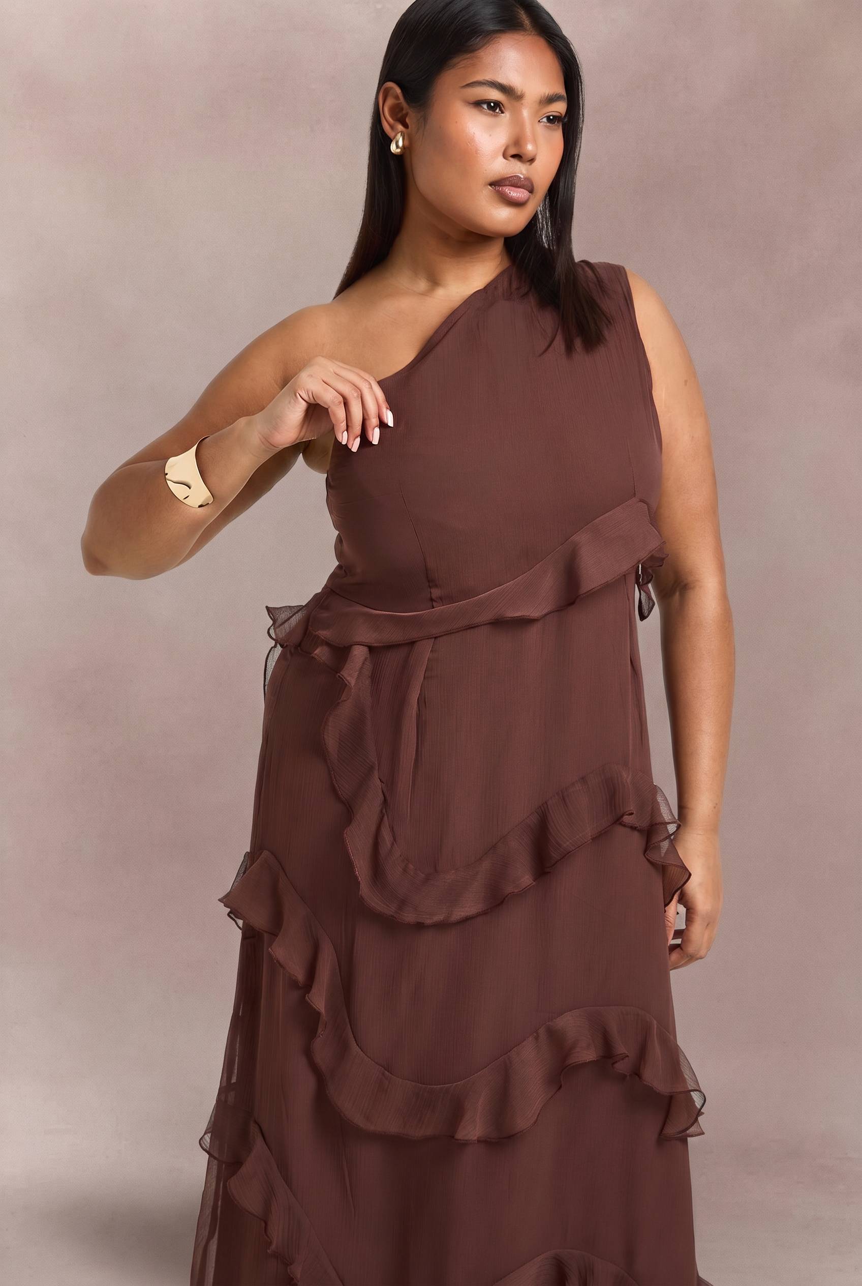boohoo Robe Longue Asymétrique En Mousseline Grande Taille