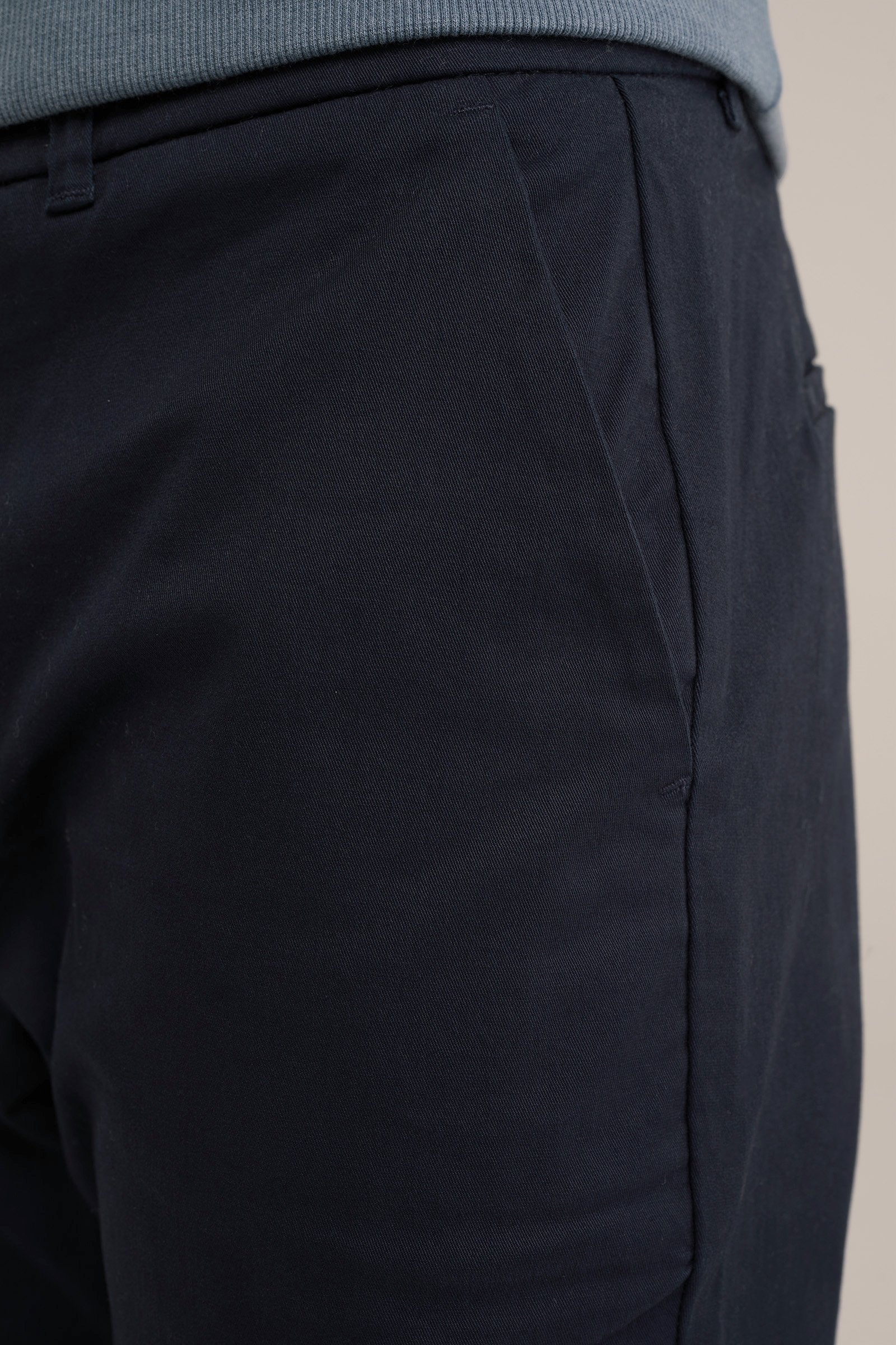 regular fit chino met stretch Fundamentals Donkerblauw