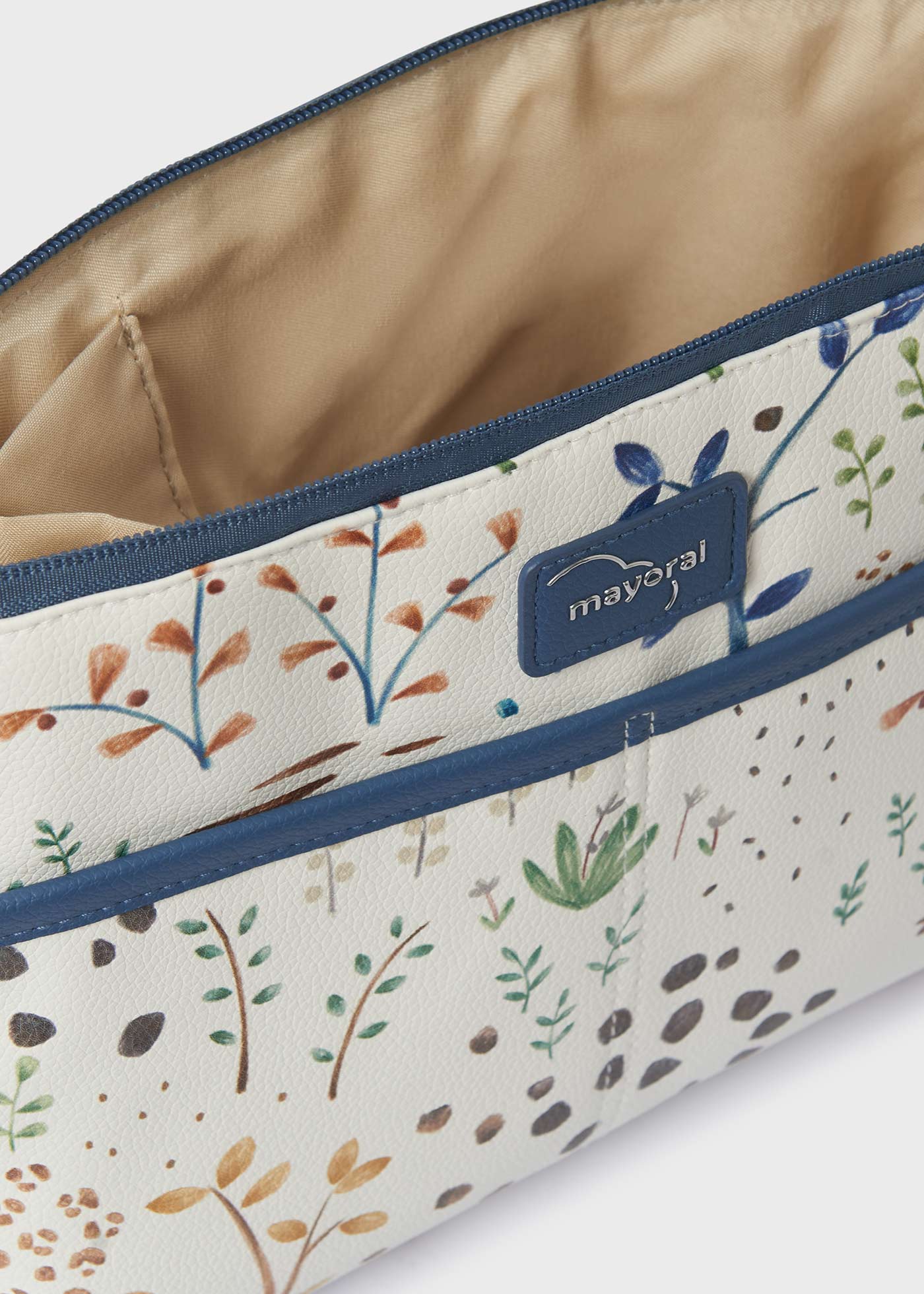 necessaire infantil com estampa de bebê