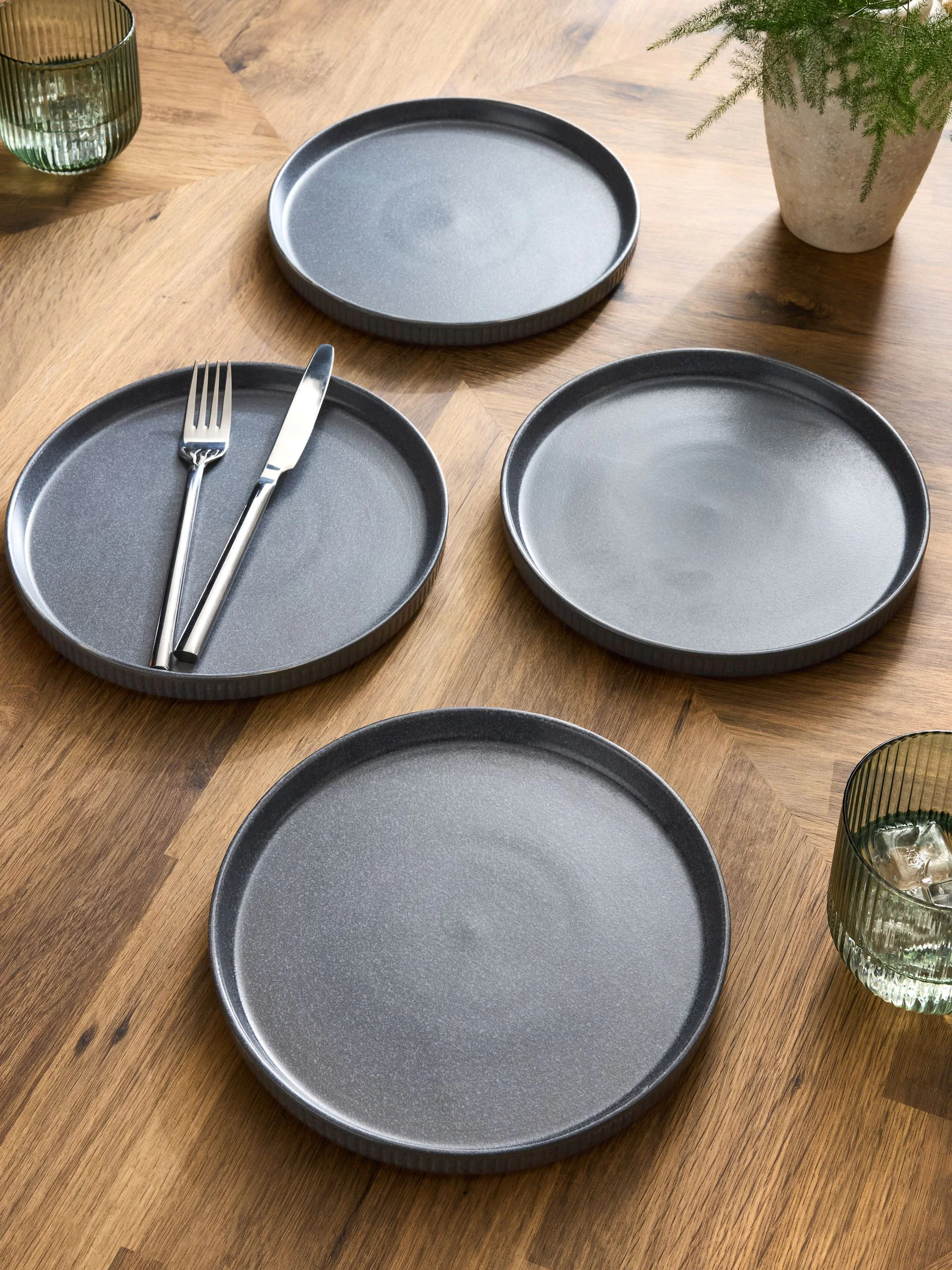 Set of 4 Stamford Side Plates