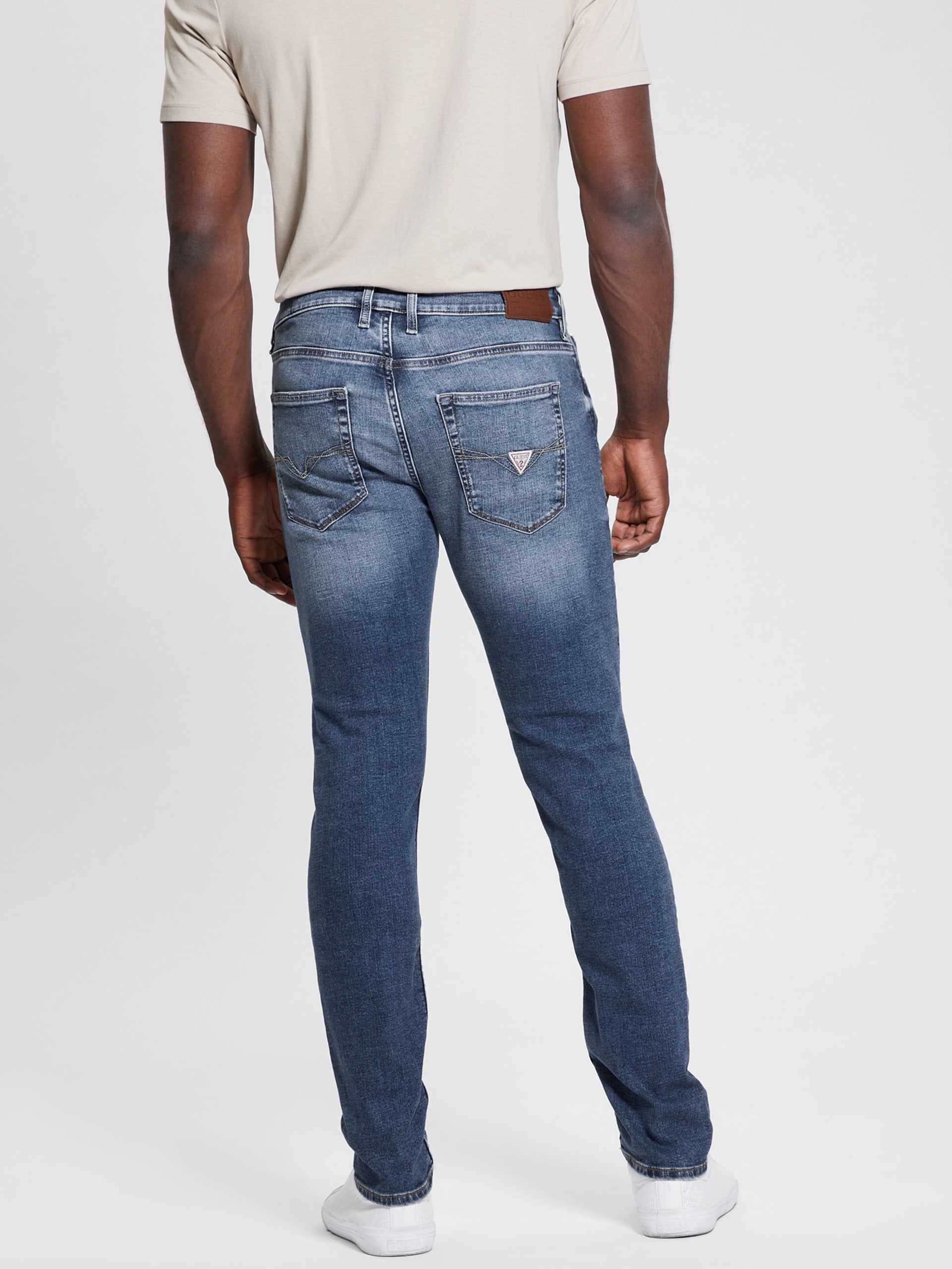 Calça jeans Finnley com efeito desgastado e corte afunilado