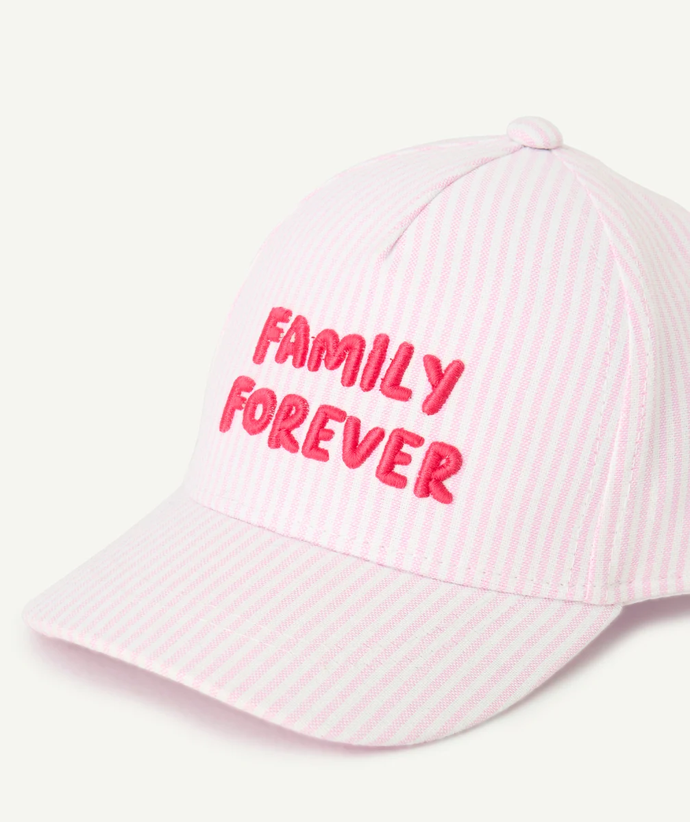casquette bébé fille rayé rose et blanc avec message brodé family forever
