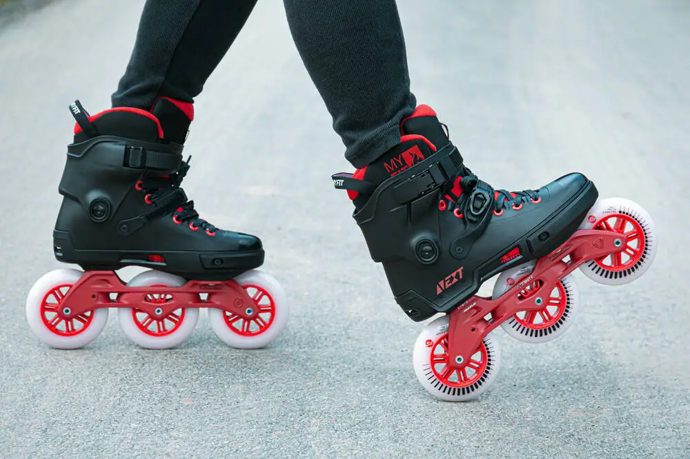 Powerslide Next Black Red 110 Freeskates - Rulleskøjter Freeskate