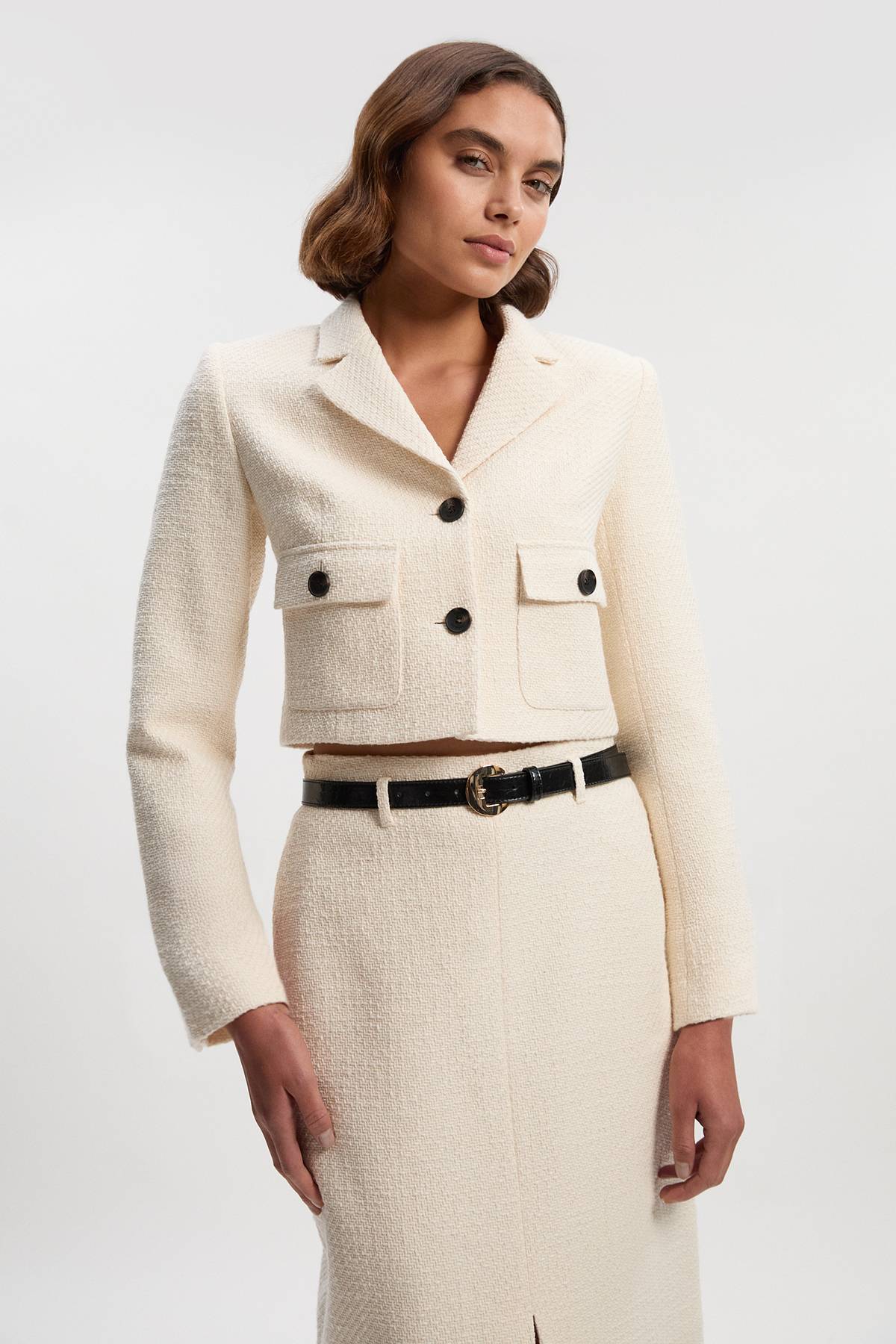 KarenMillen Veste Courte Ajustée Grande Taille avec Poches Avant