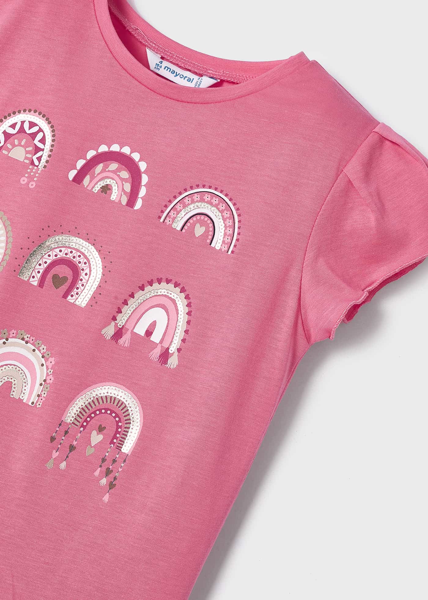 Camiseta de manga curta para meninas, feita de algodão sustentável.