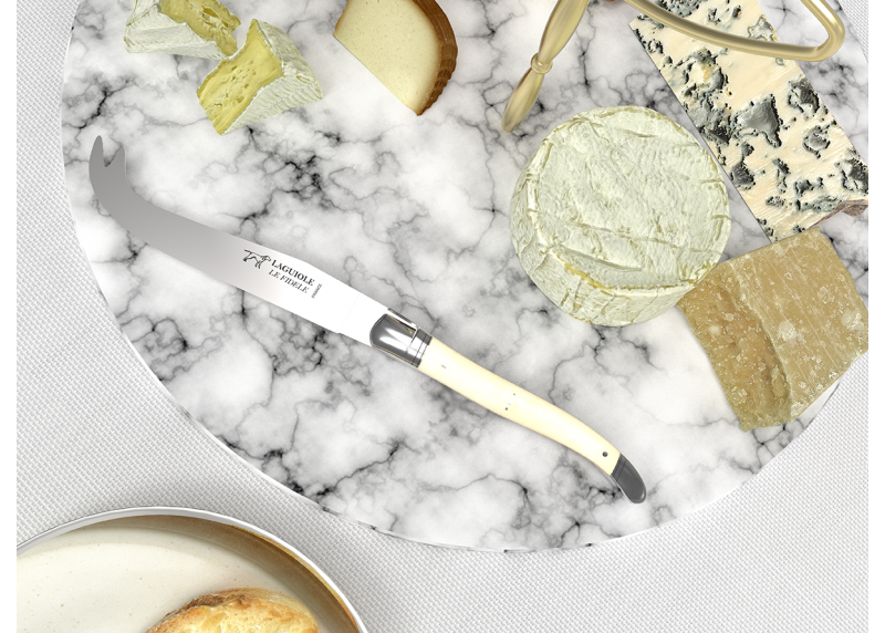 Couteau à fromage Laguiole avec un manche en os de bovin et mitres en acier inoxydable