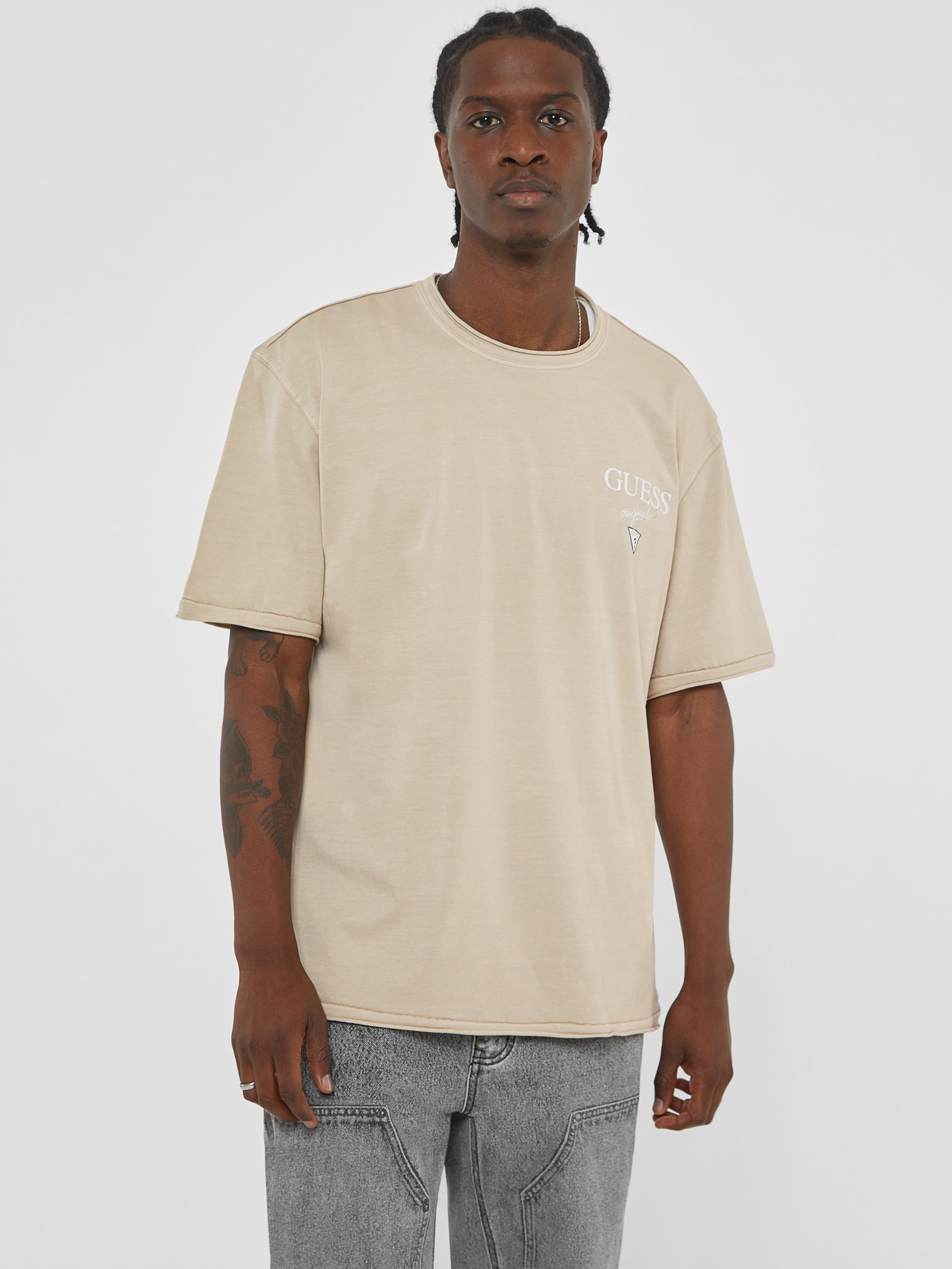 Camiseta GUESS Originals com Logo Empilhado
