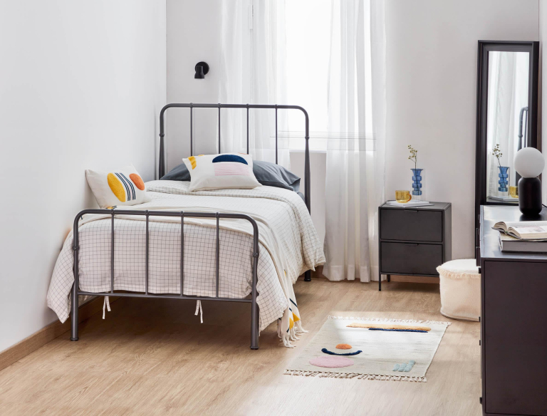 Kave Home Shantay nachtkastje 40x50 zwart