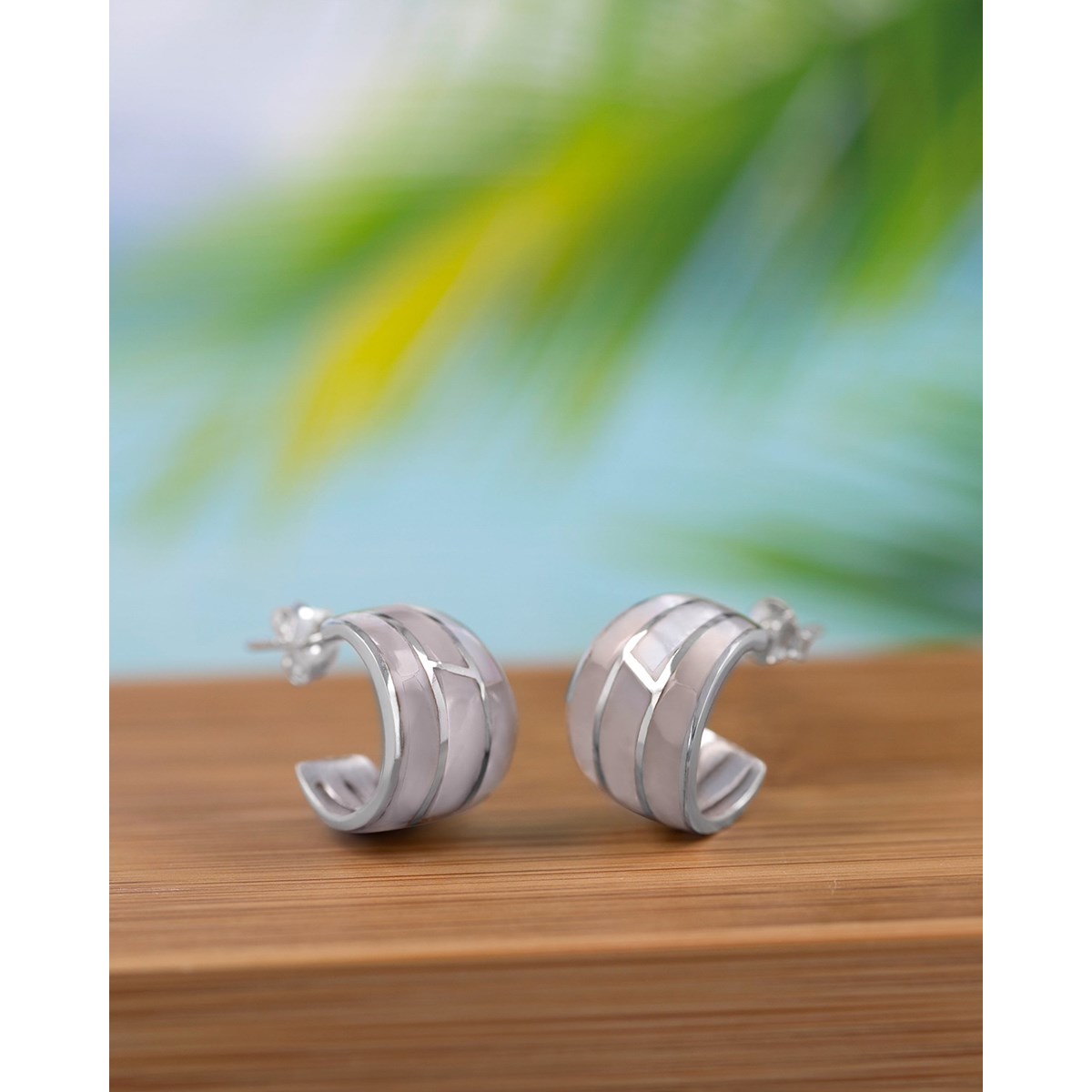 Boucles d'oreilles créoles ethniques nacre blanche en argent 925 : un bijou original et ethnique | Aden Boutique