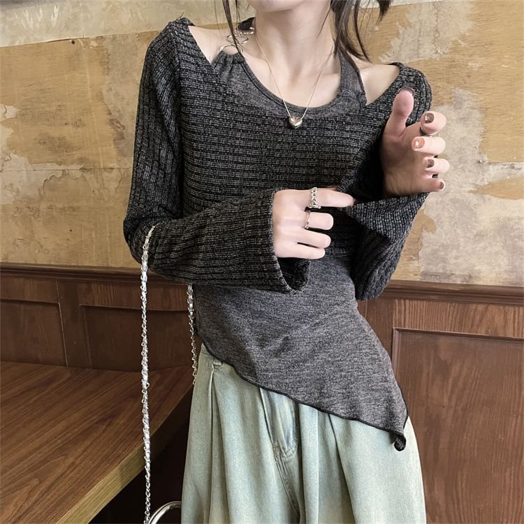 Allinya - Set: Uitlopende, geribbelde crop top met mouwen + asymmetrische haltertop