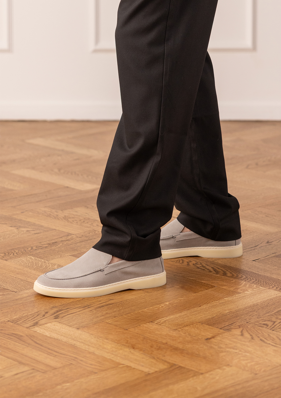 Grijze suède loafers