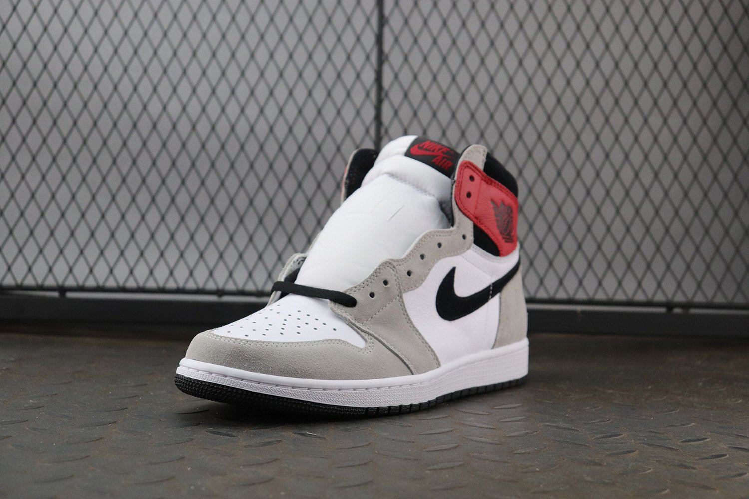 Jordan 1 Retro High Light Smoke Grey