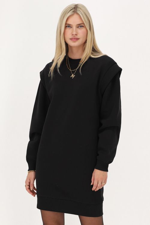 Zwarte sweaterjurk met schoudervulling