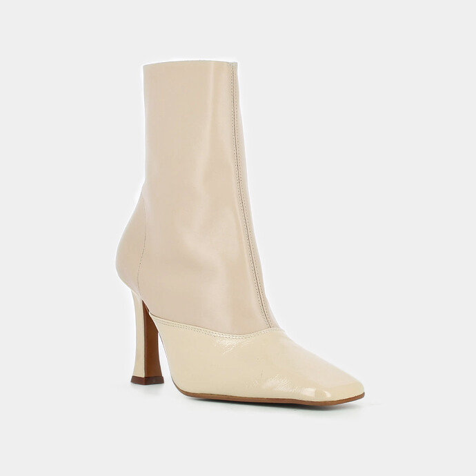 Bottines à talons et bouts carrés  en cuir et vernis ivoire