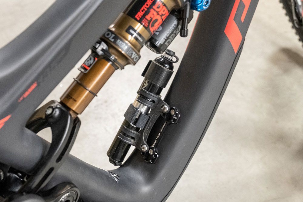 Wolf Tooth Components B-RAD Bottle Shift Adapter kaufen | Bike-Discount