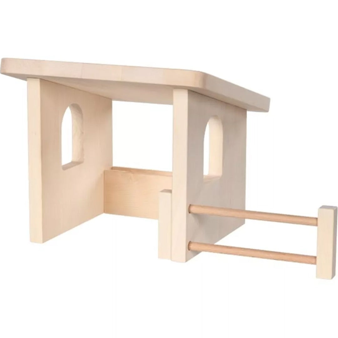 Holztiger stal met schuifbare staldeur