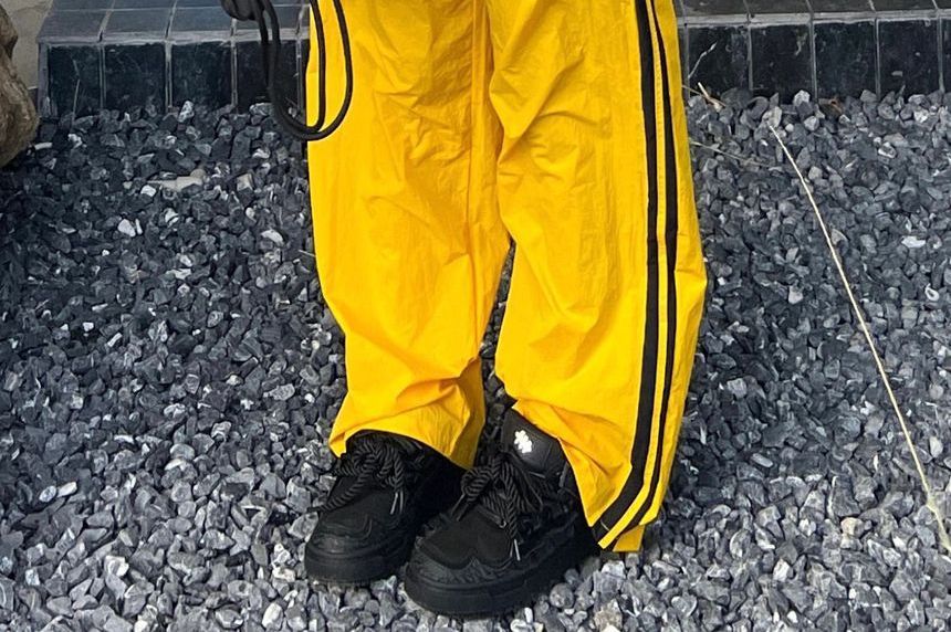 RONIN - Gestreepte joggingbroek met wijde pijpen en trekkoordtaille
