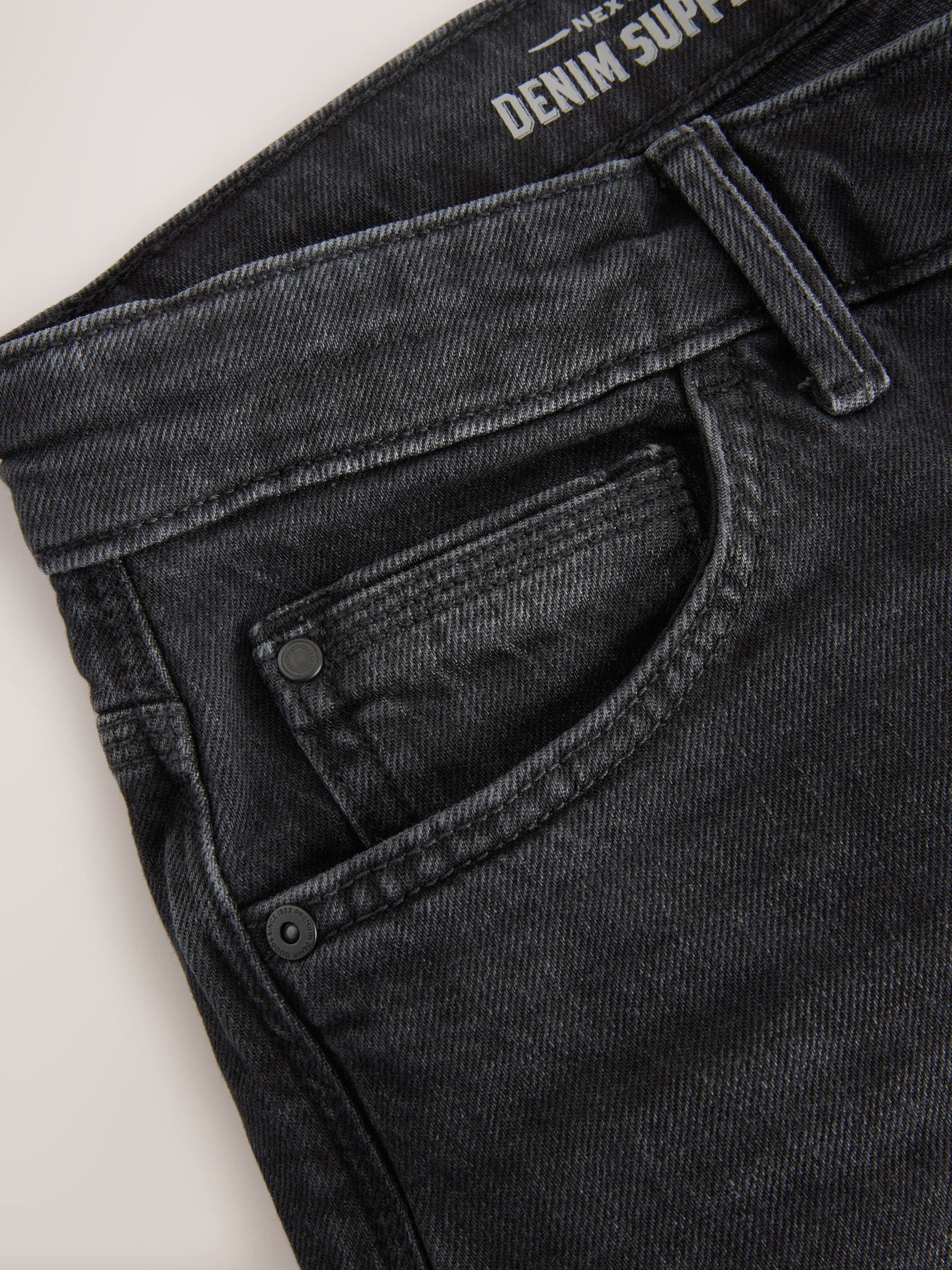 Zwart - Standaard toelopende pasvorm - Authentieke stretch denim jeans