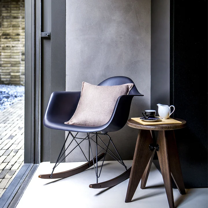 Vitra - Eames Plastic Armchair RAR RE, Ahorn gelblich / weiss / eisgrau