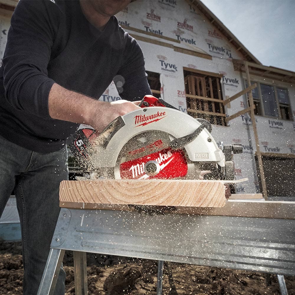 Serra circular Milwaukee 18V sem escovas de 184 mm Skin M18BLCS66-0