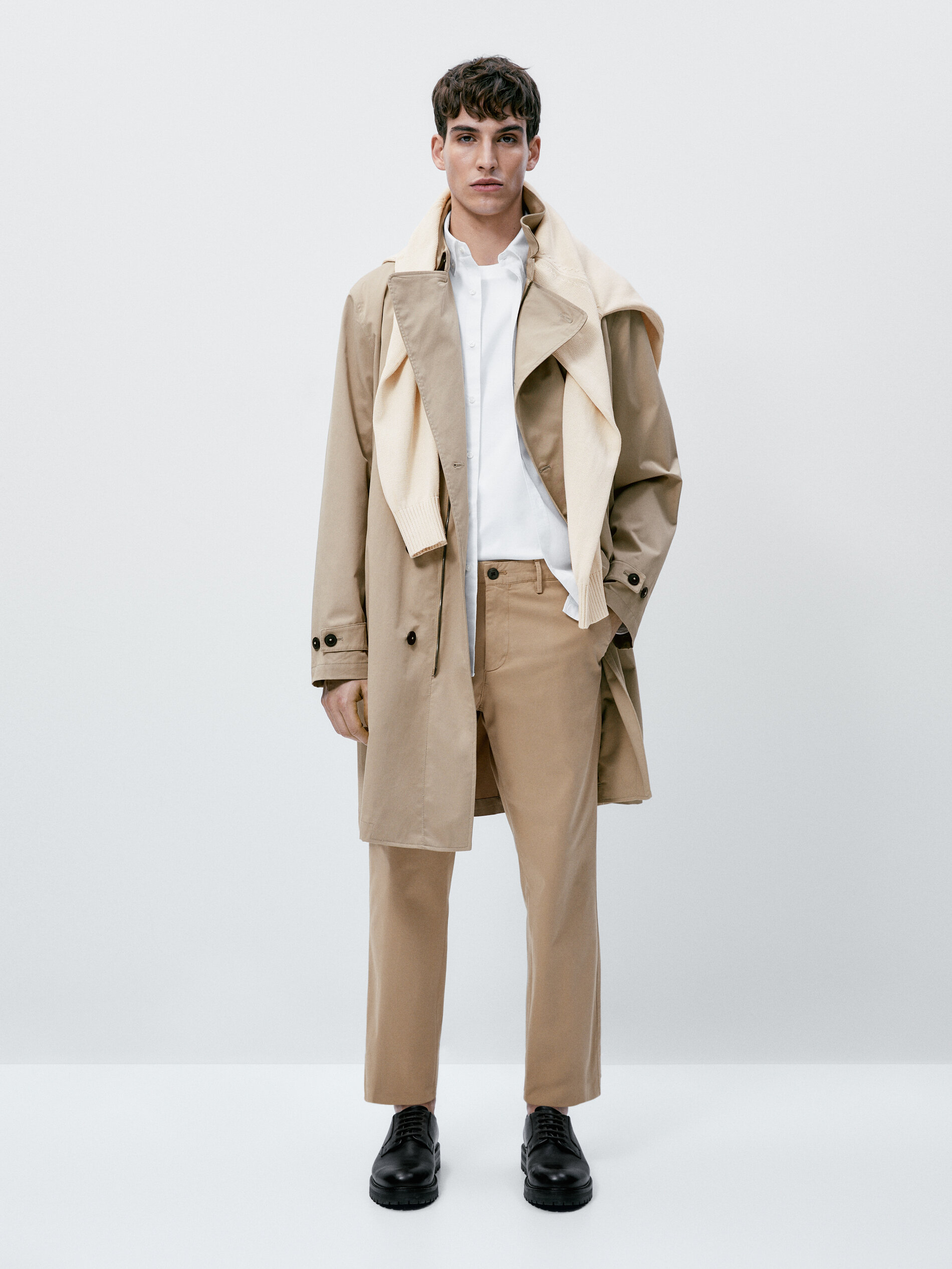 Calça chino de algodão de corte regular - BEGE
