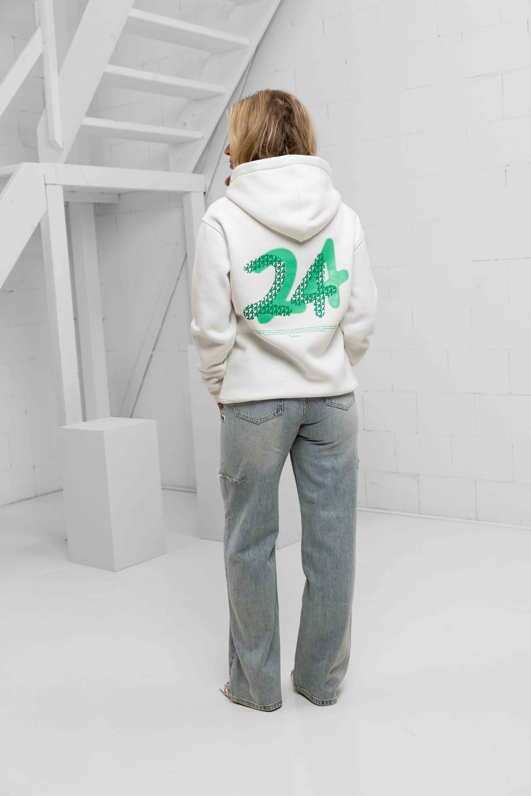 24 Uomo Artwork Hoodie Dames Off-White