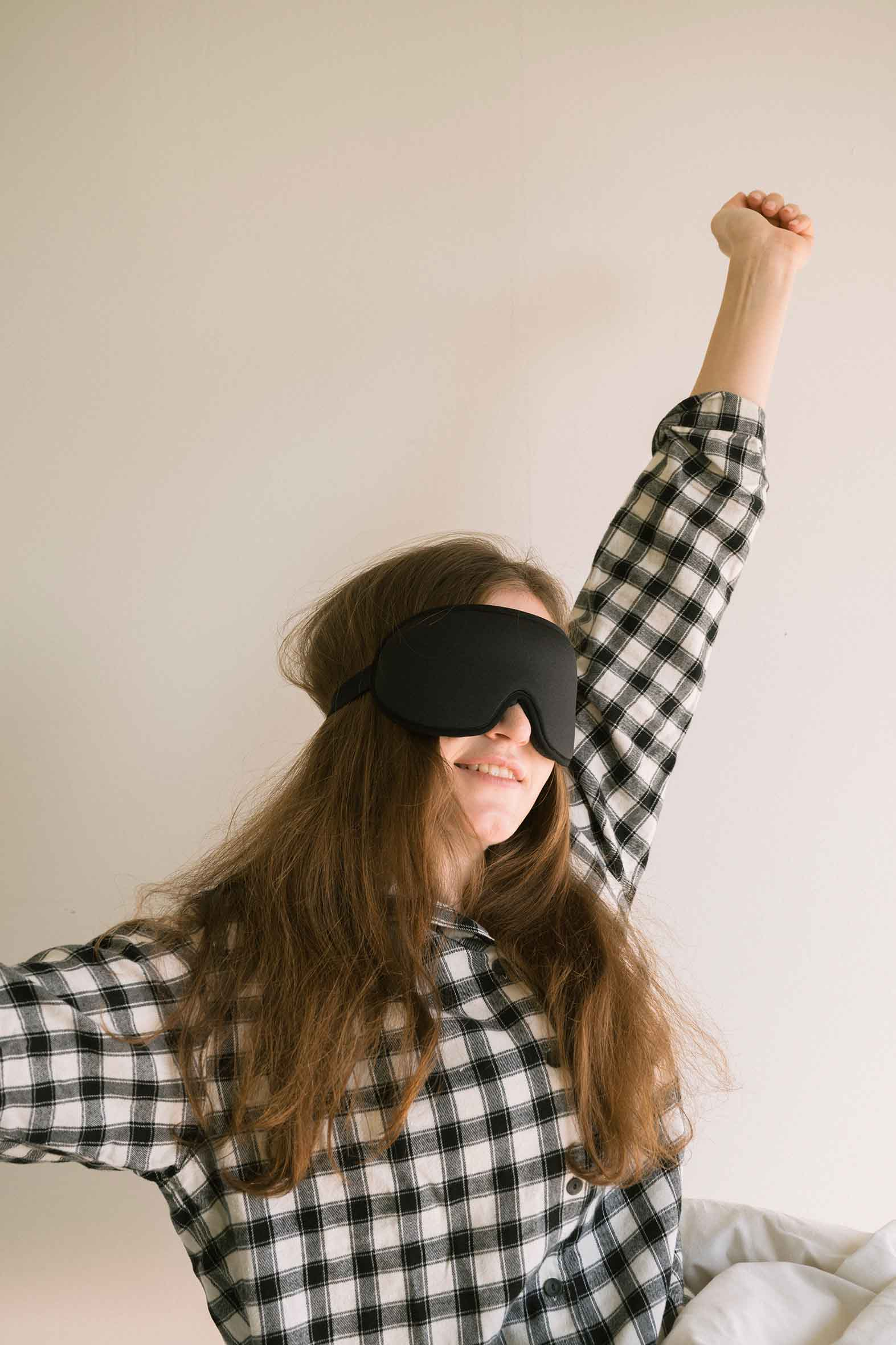 (62x9cm) 3D Augenmaske Gepolsterte Schlafmaske Licht Blockierende Nachtmaske Augenbinde mit Einbuchtung - Schwarz